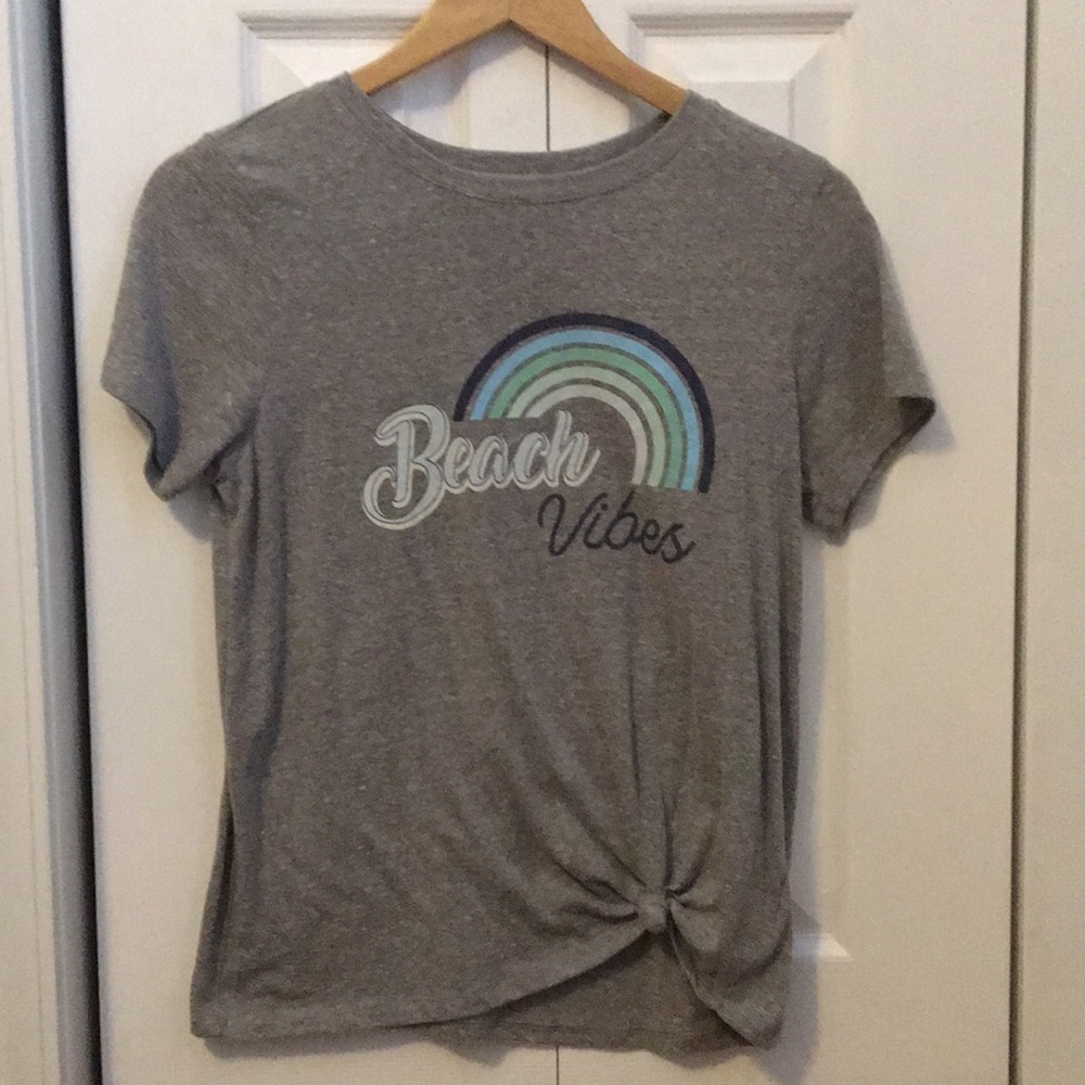 COCO&JAIMESON Gray “Beach Vibes” Tie-Front Tee